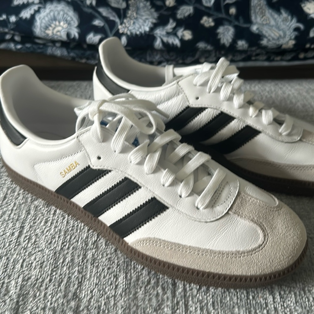 ADIDAS SAMBA 10.5 like new